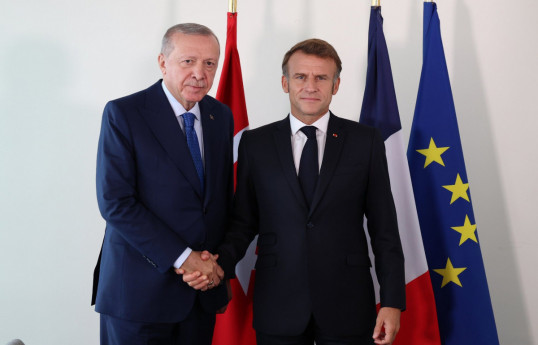 Ərdoğan Makronla görüşüb
