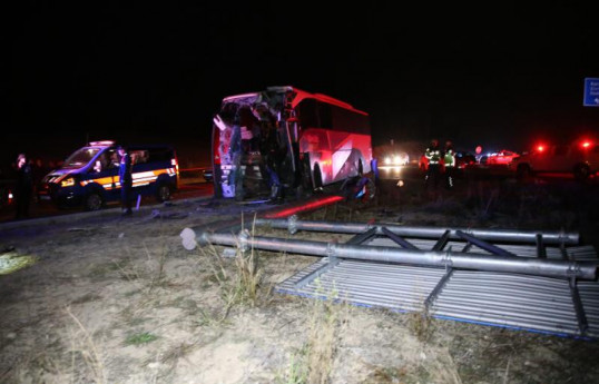 Türkiyədə mikroavtobusla avtobus toqquşub, ölən və yaralananlar var