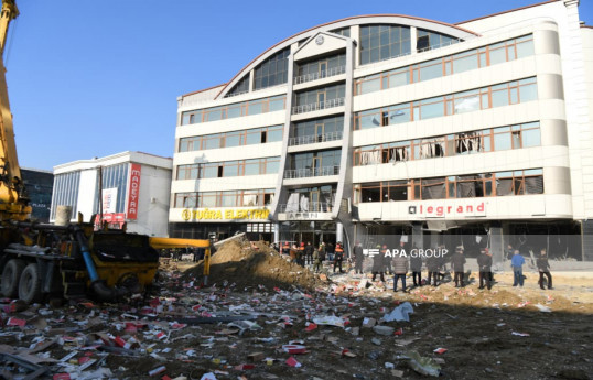 Bakıda biznes mərkəzində partlayış baş verib, xəsarət alanlar var, 7 nəfər xilas edilib- YENİLƏNİB-4  - FOTO  - VİDEO 