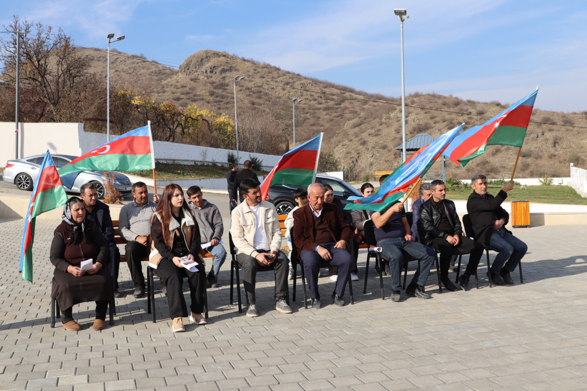 Köç karvanları Xocalının Xanyurdu və Təzəbinə kəndlərinə çatıb, açarlar təqdim olunub - FOTO  - YENİLƏNİB 