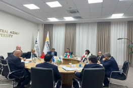 Emin Əmrullayev QS Avrasiya Forumunda çıxış edib