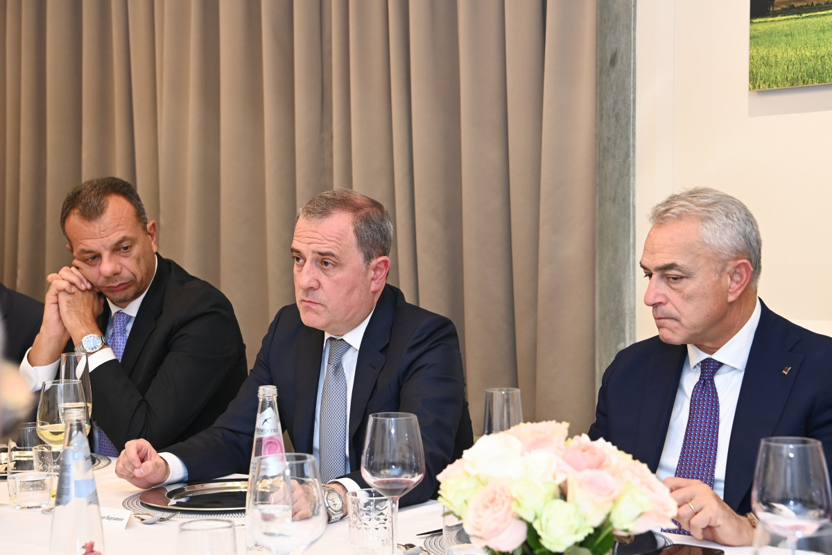 Ceyhun Bayramov Romada İtaliya rəsmiləri ilə şam yeməyinə qatılıb