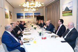 Ceyhun Bayramov İtaliya rəsmiləri ilə şam yeməyində