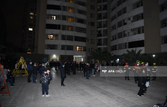 Bakıda çoxmərtəbəli binada yanğın söndürülüb - YENİLƏNİB-2  - VİDEO 