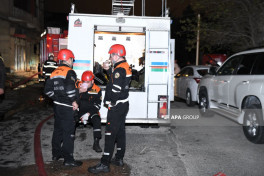 Bakıda çoxmərtəbəli binada yanğın söndürülüb - YENİLƏNİB-2  - VİDEO 