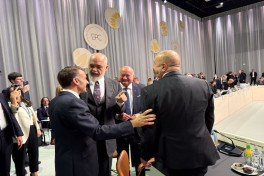 Edi Rama Makronla zarafatlaşıb: Siz Azərbaycan və Albaniyanı da təbrik etməlisiniz