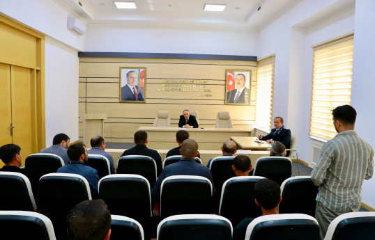 Baş prokuror Səbail rayonunda vətəndaşları qəbul edib