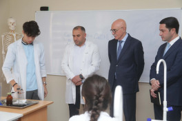 Firudin Qurbanov Qubada təhsil müəssisələrində olub