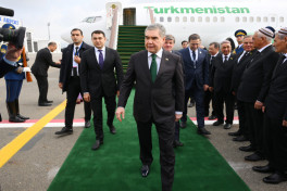 Qurbanqulu Berdiməhəmmədov Azərbaycana səfərə gəlib