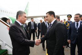 Qurbanqulu Berdiməhəmmədov Azərbaycana səfərə gəlib