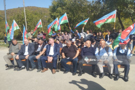 Növbəti köç karvanı Ağdərənin Vəngli kəndinə çatıb, açarlar təqdim olunub - FOTO  - YENİLƏNİB-1 