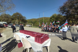 Növbəti köç karvanı Ağdərənin Vəngli kəndinə çatıb, açarlar təqdim olunub - FOTO  - YENİLƏNİB-1 