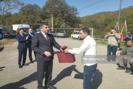 Növbəti köç karvanı Ağdərənin Vəngli kəndinə çatıb, açarlar təqdim olunub - FOTO  - YENİLƏNİB-1 