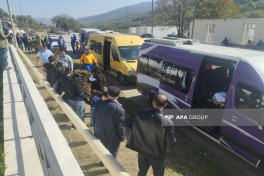 Növbəti köç karvanı Ağdərənin Vəngli kəndinə çatıb, açarlar təqdim olunub - FOTO  - YENİLƏNİB-1 
