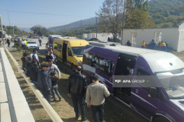 Növbəti köç karvanı Ağdərənin Vəngli kəndinə çatıb, açarlar təqdim olunub - FOTO  - YENİLƏNİB-1 