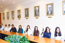 ATU rektoru Prezident təqaüdçüləri ilə görüşüb