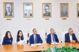 ATU rektoru Prezident təqaüdçüləri ilə görüşüb