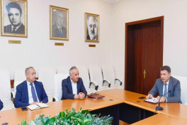 ATU rektoru Prezident təqaüdçüləri ilə görüşüb