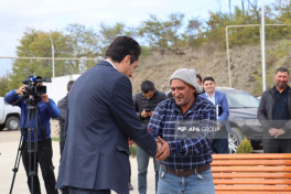 Növbəti köç karvanı Xocalının Şuşakənd kəndinə çatıb, açarlar təqdim edilib - FOTO 