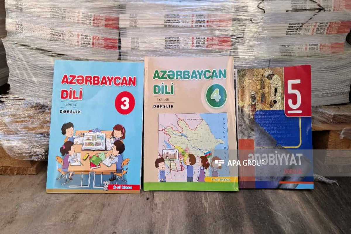 Gürcüstana Azərbaycan dilində dərsliklər göndərilib - FOTO 