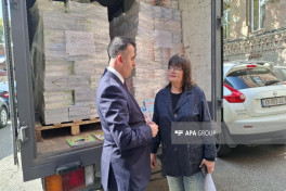 Gürcüstana Azərbaycan dilində dərsliklər göndərilib - FOTO 