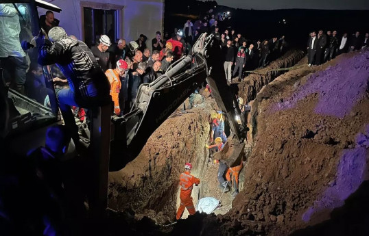 Türkiyədə kanalizasiya qazıntısı zamanı torpaq uçqunu baş verib: ölənlər var