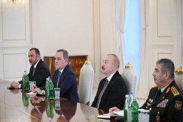 Prezident İlham Əliyev ABŞ Mərkəzi Komandanlığının komandanını qəbul edib
