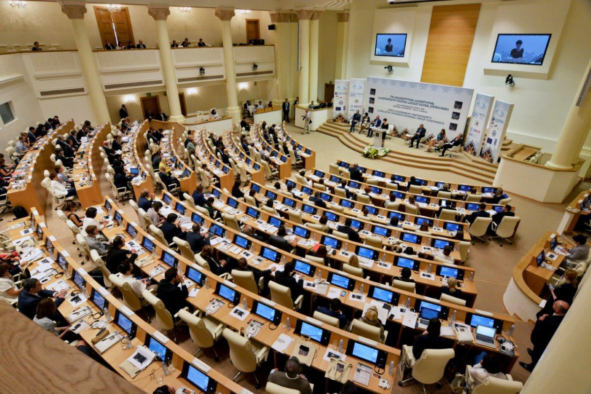 Gürcüstanın müxalif partiyası parlamenti boykota son qoyub