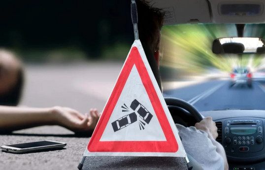 Qazaxıstanda yük maşını avtobusla toqquşub, 12 nəfər ölüb - VİDEO 