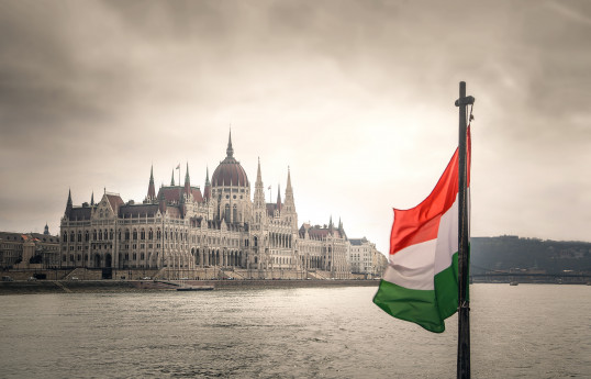 Macarıstan Budapeştdə Putin-Tramp görüşünün baş tutacağına ümid edir