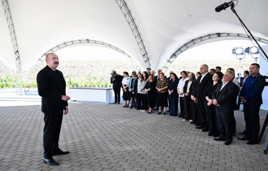 Prezident İlham Əliyev Zəngilanın Məmmədbəyli və Ağalı kəndlərinin sakinlərinə mənzillərin açarlarını təqdim edib - YENİLƏNİB 