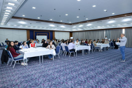 “Elm və təhsil yeniliklərinin media təqdimatı” mövzusunda təlim keçirilib