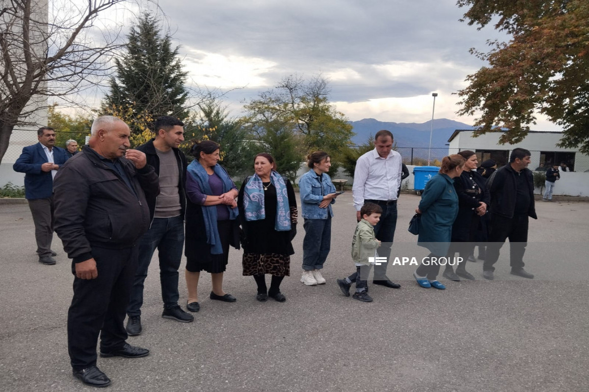Növbəti köç karvanı Ağdərənin Həsənriz kəndinə çatıb- FOTO  - YENİLƏNİB 