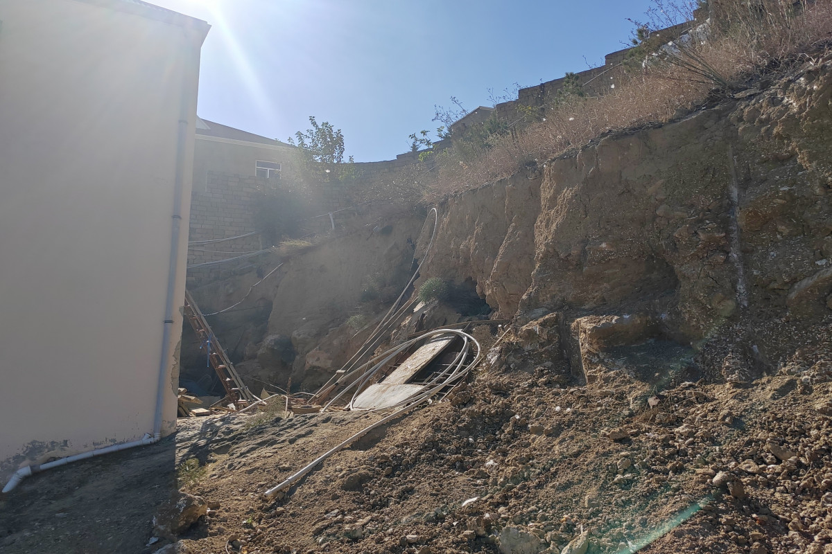 Bakıda sürüşmələrin monitorinqi aparılıb, çoxsaylı çatlar və çökmələr müəyyən edilib - FOTO 