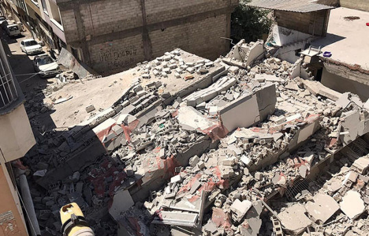 Türkiyədə çökən binanın dağıntıları altında qalanlardan ikisinin meyiti çıxarılıb - YENİLƏNİB 