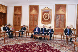 Ceyhun Bayramov Oman Sultan Ofisinin naziri ilə Yaxın Şərqi müzakirə edib