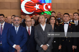 Bakıda Türkiyə Cümhuriyyətinin yaranmasının 102-ci ildönümünə həsr olunmuş təntənəli mərasim keçirilir - FOTO 