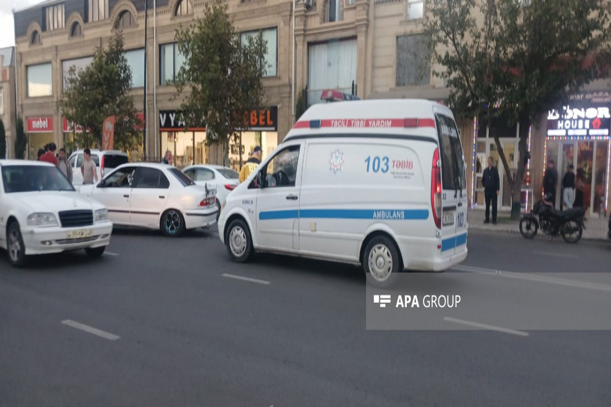 Gəncədə təcili tibbi yardım maşını avtomobillə toqquşub