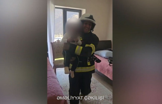 Kəlbəcərdə mənzildə bağlı qapı arxasında qalan azyaşlı xilas edilib - VİDEO 