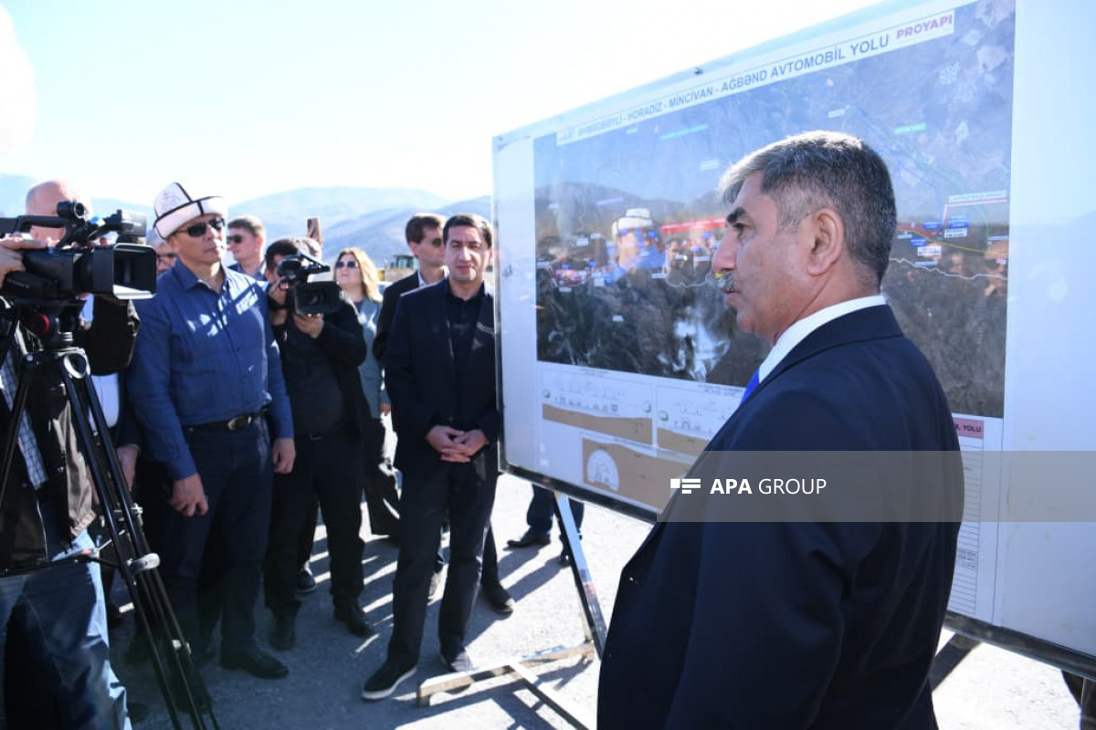 Əcnəbi diplomatlar Horadiz-Ağbənd avtomobil yolunda görülən işlərlə tanış olub - FOTO 