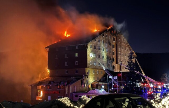 Türkiyə məhkəməsi 78 nəfərin öldüyü otel yanğını ilə bağlı qərar verib