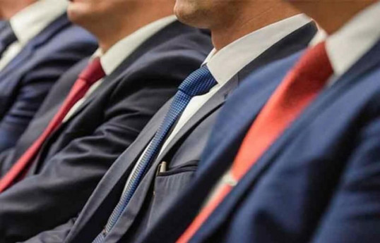 Gürcüstanda dövlət qulluqçularına əlavə ödənişli iş qadağan olunur