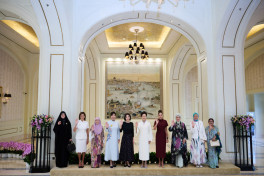 Mehriban Əliyeva Çində dövlət və hökumət başçılarının xanımları ilə birlikdə gəmi gəzintisində iştirak edib - FOTO 
