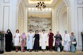 Mehriban Əliyeva Çində dövlət və hökumət başçılarının xanımları ilə birlikdə gəmi gəzintisində iştirak edib - FOTO 