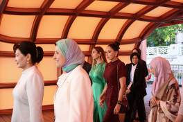 Mehriban Əliyeva Çində dövlət və hökumət başçılarının xanımları ilə birlikdə gəmi gəzintisində iştirak edib - FOTO 