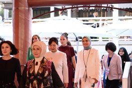 Mehriban Əliyeva Çində dövlət və hökumət başçılarının xanımları ilə birlikdə gəmi gəzintisində iştirak edib - FOTO 