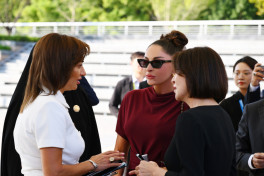 Mehriban Əliyeva Çində dövlət və hökumət başçılarının xanımları ilə birlikdə gəmi gəzintisində iştirak edib - FOTO 