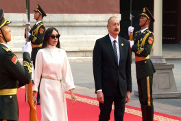 Prezident və birinci xanım Pekində Qələbənin 80-ci ildönümünə həsr olunmuş paradı izləyiblər - YENİLƏNİB  - VİDEO  - FOTO 