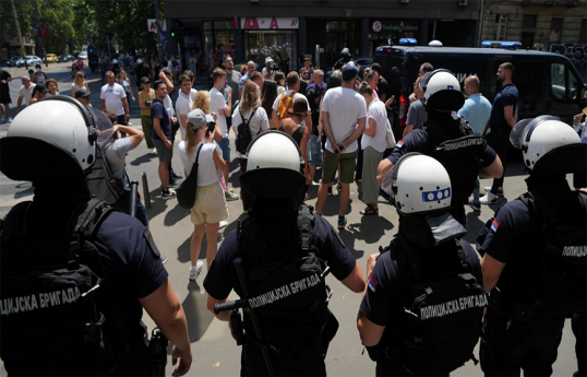 Serbiyada etirazlar zamanı azı 14 polis yaralanıb