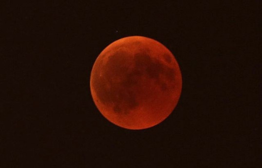 Bu axşam tam Ay tutulması baş verəcək, “Qanlı Ay” görünəcək